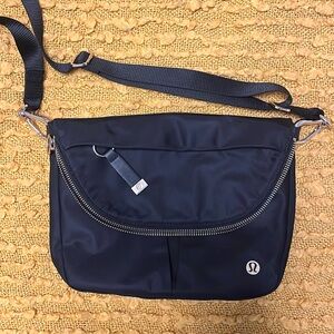 Amazing condition lululemon all night festival bag 5L